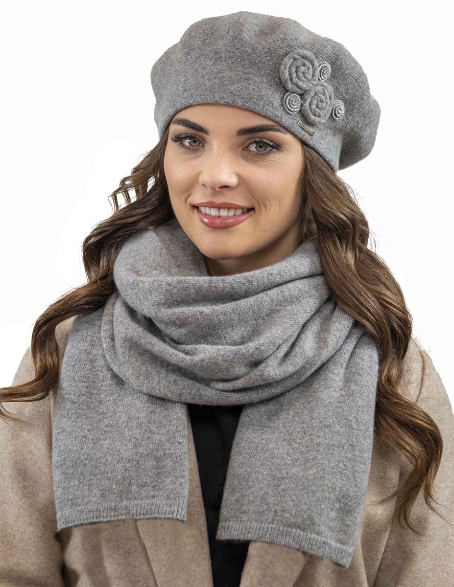 Vivisence Dames Winter Baret En Sjaal Set - Zachte Wolmix En Subtiele Applicatie - Gebreide Rand En Prettige Pasvorm - Warm En Comfortabel Voor Koude Dagen - Past Bij Elegante En Sportieve Looks - Lichtgrijs