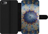 Bookcase Geschikt voor iPhone SE 2020 telefoonhoesje - Cirkel - Mandala - Blauw - Geel - Met vakjes - Wallet case met magneetsluiting