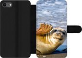 Bookcase Geschikt voor iPhone 8 telefoonhoesje - Zeehond - Grappig - Zwaaien - Kinderen - Jongens - Meisjes - Kindje - Met vakjes - Wallet case met magneetsluiting