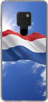 Geschikt voor Huawei P40 Lite hoesje - De vlag van Nederland wappert in de lucht - Siliconen Telefoonhoesje