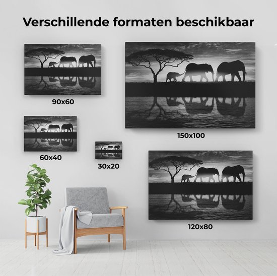Différentes tailles disponibles : famille d'éléphants avec arbre au bord de l'eau, en noir et blanc.
