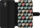 Bookcase Geschikt voor iPhone 11 telefoonhoesje - Meisjes - Hart - Hartjes - Patronen - Girl - Kids - Kinderen - Meiden - Met vakjes - Wallet case met magneetsluiting