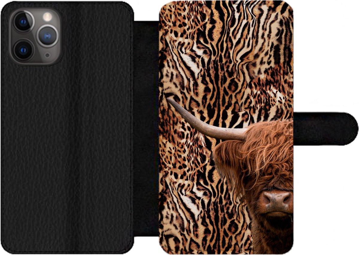 Telefoonhoesje Geschikt voor iPhone 11 Pro Max telefoonhoesje - Schotse hooglander - Koe - Panterprint - Met vakjes - Wallet case met magneetsluiting