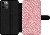 Bookcase Geschikt voor iPhone 11 Pro Max telefoonhoesje - Krokodillenleer - Dierenprint - Roze - Met vakjes - Wallet case met magneetsluiting