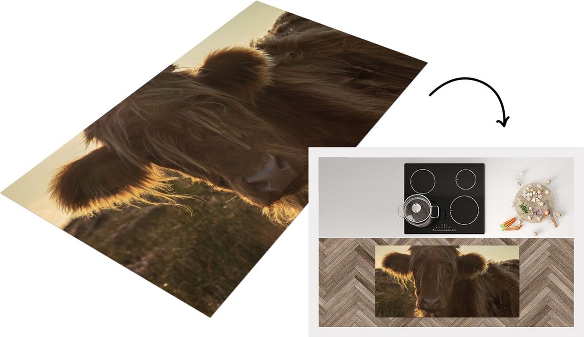 KitchenYeah Keukenloper - Loper keuken - Schotse Hooglander - Zonsondergang - Gras - 120x60 cm - Keukenloper vinyl Multicolor