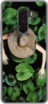 Xiaomi Pocophone F1 hoesje - Vrouw tussen de bladeren - Siliconen Telefoonhoesje