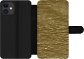 Bookcase Geschikt voor iPhone 11 telefoonhoesje - Goud - Bladgoud - Luxe - Met vakjes - Wallet case met magneetsluiting