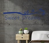 Stickerheld - Muursticker Sweet dreams met tak - Slaapkamer - Droom zacht - Lekker slapen - Engelse Teksten - Mat Donkerblauw - 36.2x131.3cm