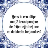 Tegeltje met Spreuk (Tegeltjeswijsheid): Mens is een ellips met 2 brandpunten; de feiten zijn het ene en de idee�n het andere! + Kado verpakking & Plakhanger