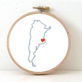 Argentinië borduurpakket - telpatroon kaart Argentina met een hart voor Buenos Aires - geprint telpatroon voor kruisteken - geschikt voor beginnende borduurster