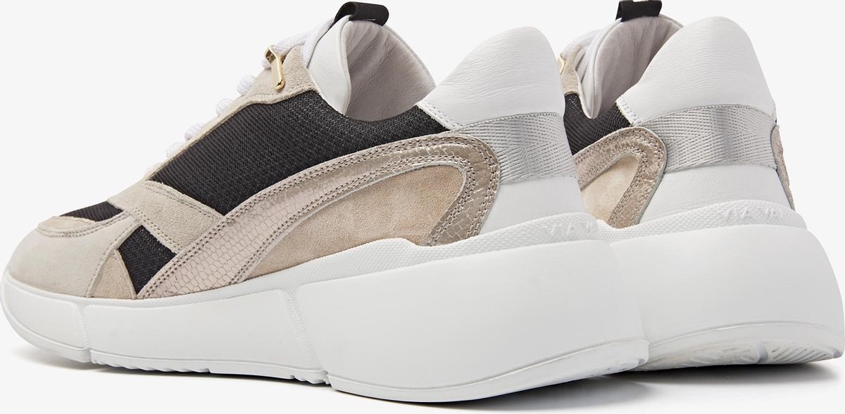 Celina Jae | VIA VAI beige sneakers | VIA VAI