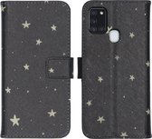 iMoshion Hoesje Geschikt voor Samsung Galaxy A21s Hoesje Met Pasjeshouder - iMoshion Design Softcase Bookcase - Goud / Zwart / Stars Gold