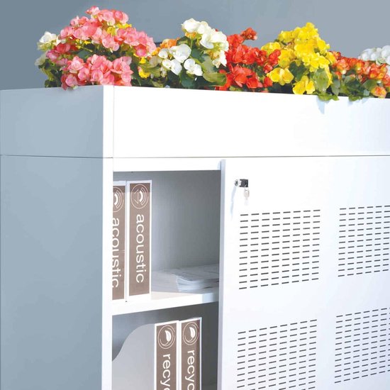 Witte kast met plantenbak vol bloemen: roze, wit, rood en geel.