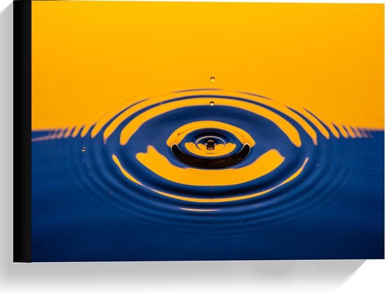 Canvas  - Druppel in Blauw-Geel Gekleurd water - 40x30cm Foto op Canvas Schilderij (Wanddecoratie op Canvas)