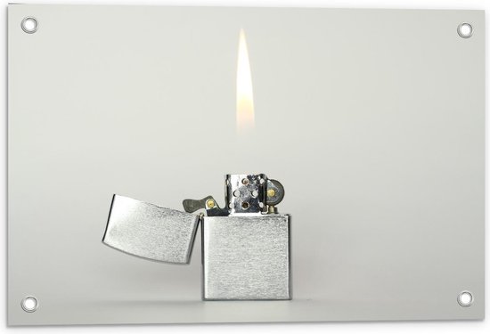 Tuinposter – Zilveren Aansteker op Witte Achtergrond - 60x40cm Foto op Tuinposter  (wanddecoratie voor buiten en binnen)