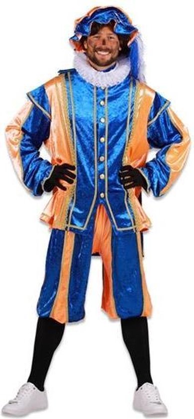 Man in blauw en oranje fluwelen Pietenkostuum met gouden bies en franje.