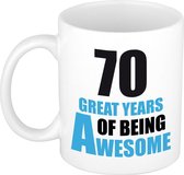 70 great years of being awesome mok wit en blauw - cadeau mok / beker - 70e verjaardag / 70 jaar