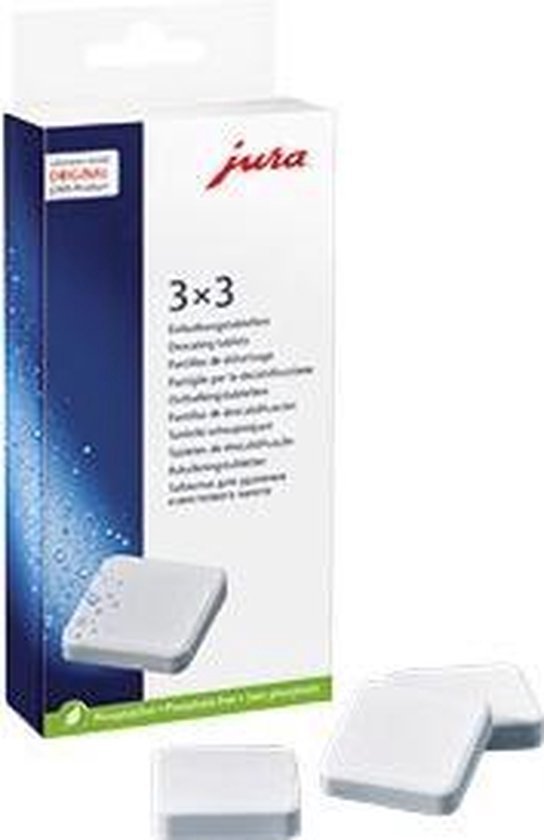 Een doosje JURA 3x3 ontkalkingstabletten met drie losse tabletten ernaast. De doos heeft een blauw-witte print met bubbels.