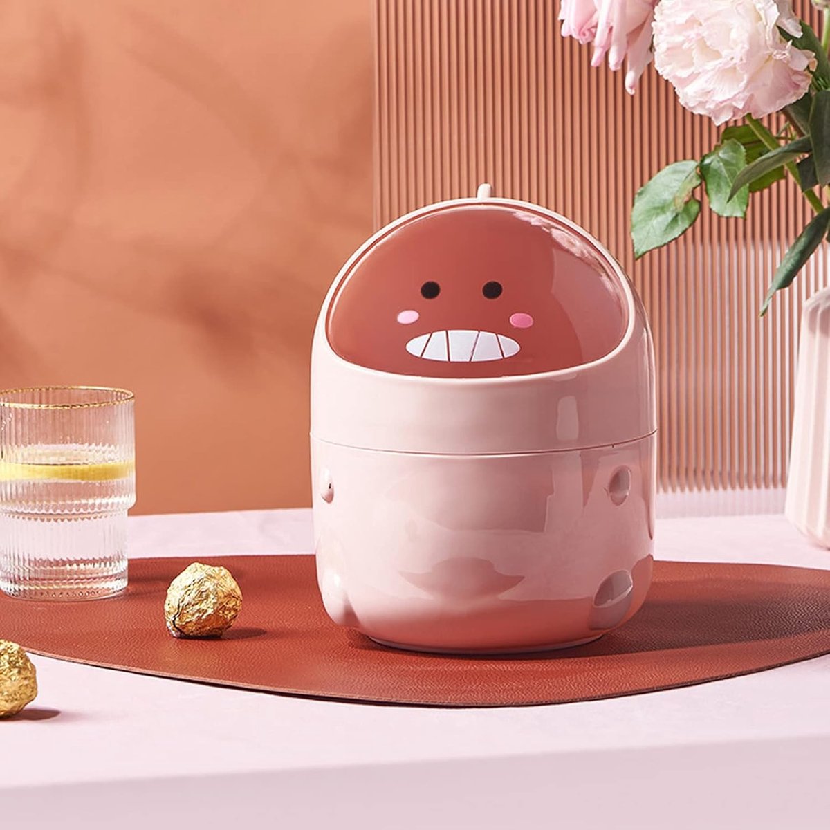 Schattige mini prullenbak met swingdeksel voor bureau, plastic prullenbak voor kinderen, handige desktop afvalbak in roze kleur