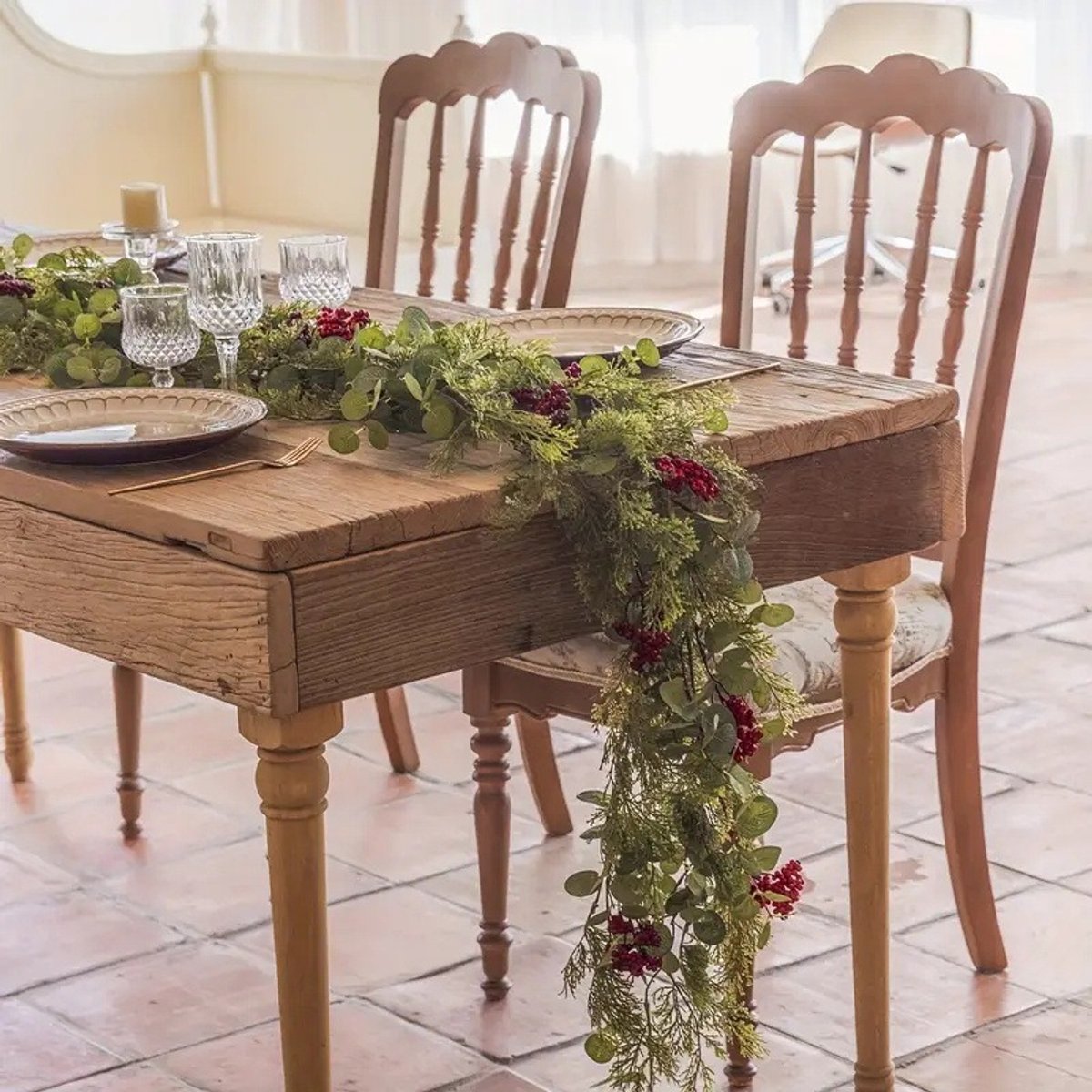 Kerstslinger 190 cm met Dennennaalden, Eucalyptus & Rode Bessen - Soepele Kerstguirlande voor Binnen & Buiten - Kerstdecoratie – foto 7