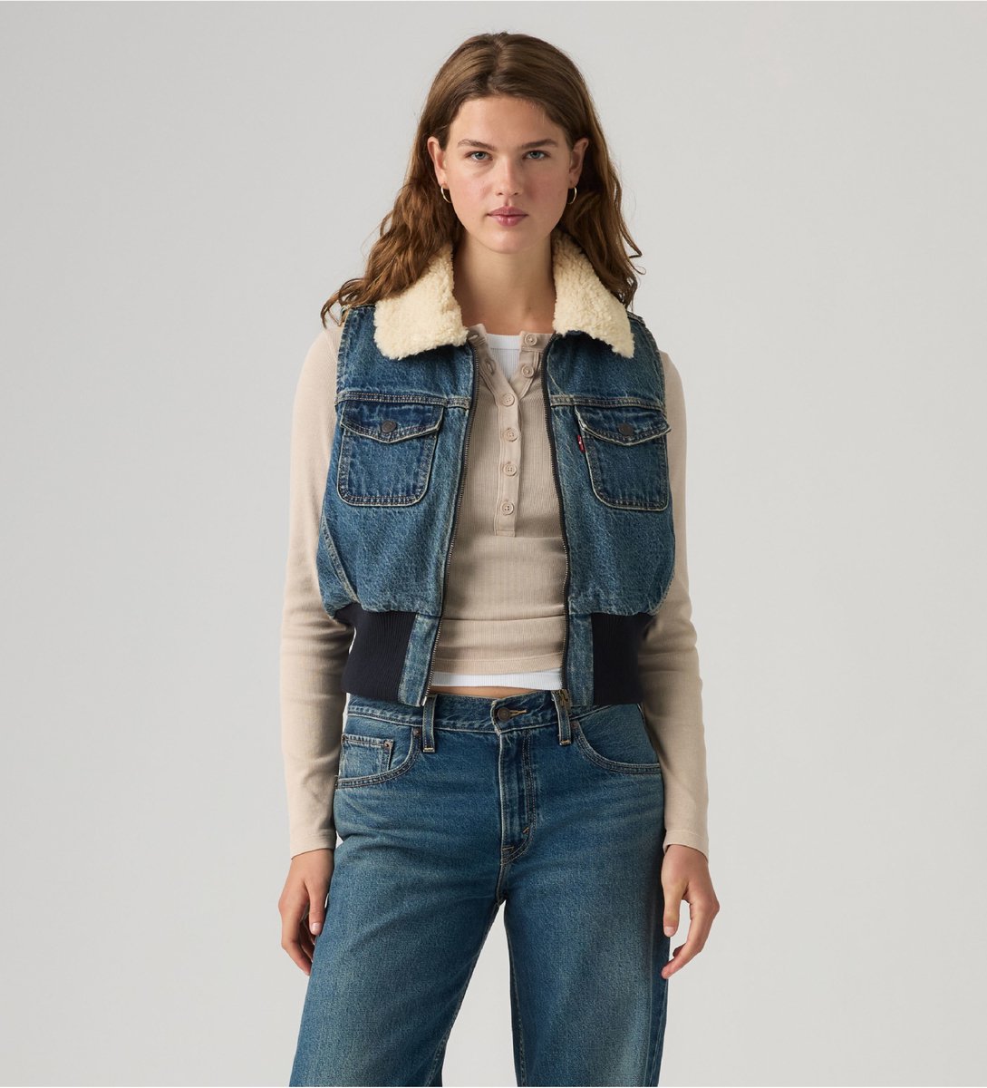 Levi’s Middenblauw tiny sherpa vest