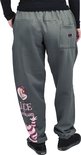 Grijze joggingbroek achterkant met Disney Cheshire Cat-label en Alice in Wonderland-print.