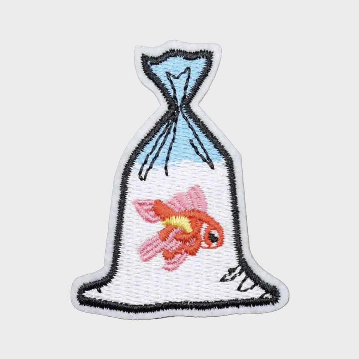 Patchy® – Goudvis Strijk Embleem Patch 7.5 x 6 cm
