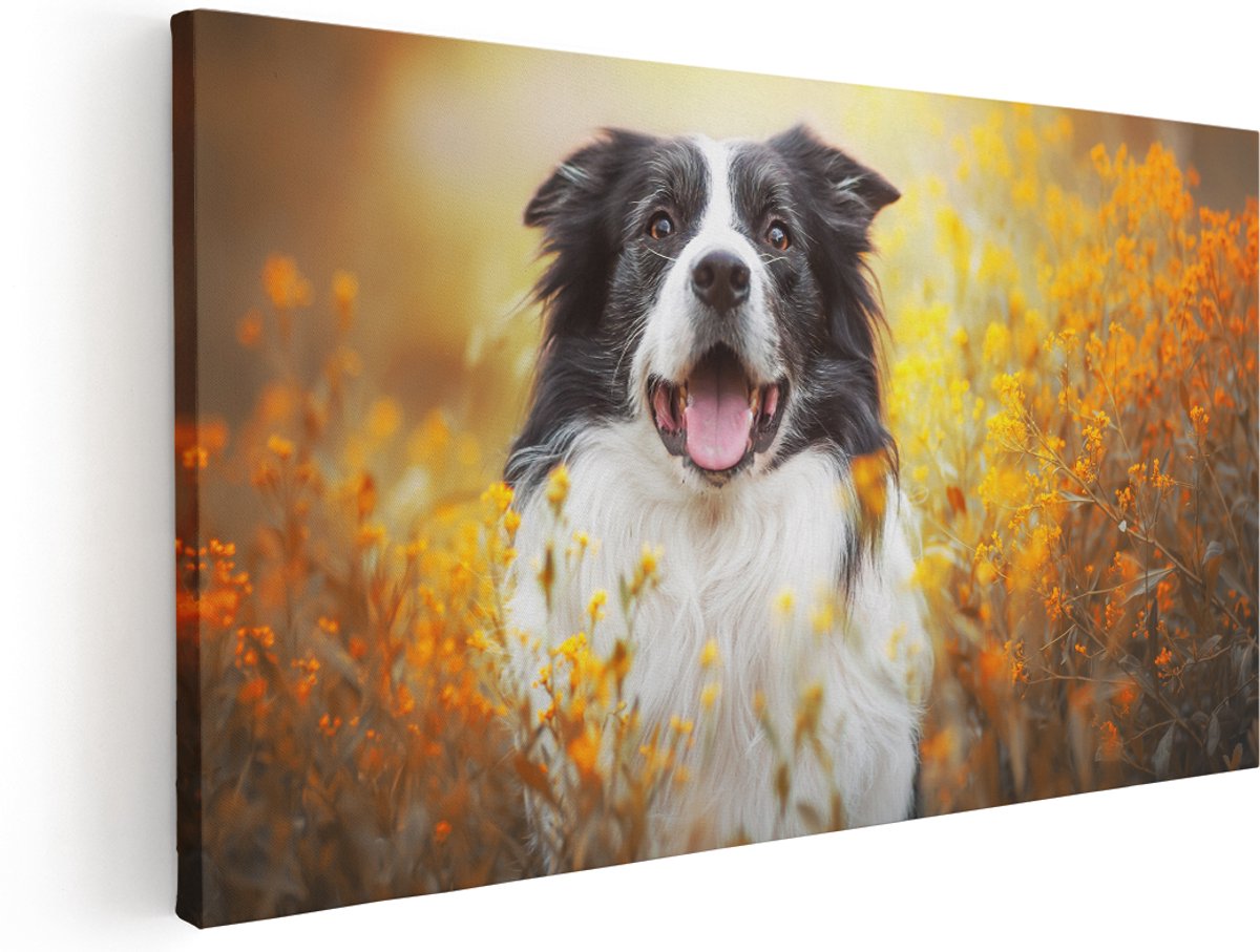 Artaza Canvas Schilderij Blije Hond Tussen De Bloemen - 140x70 cm - Groot - Wanddecoratie Woonkamer - Schilderijen - Muurdecoratie