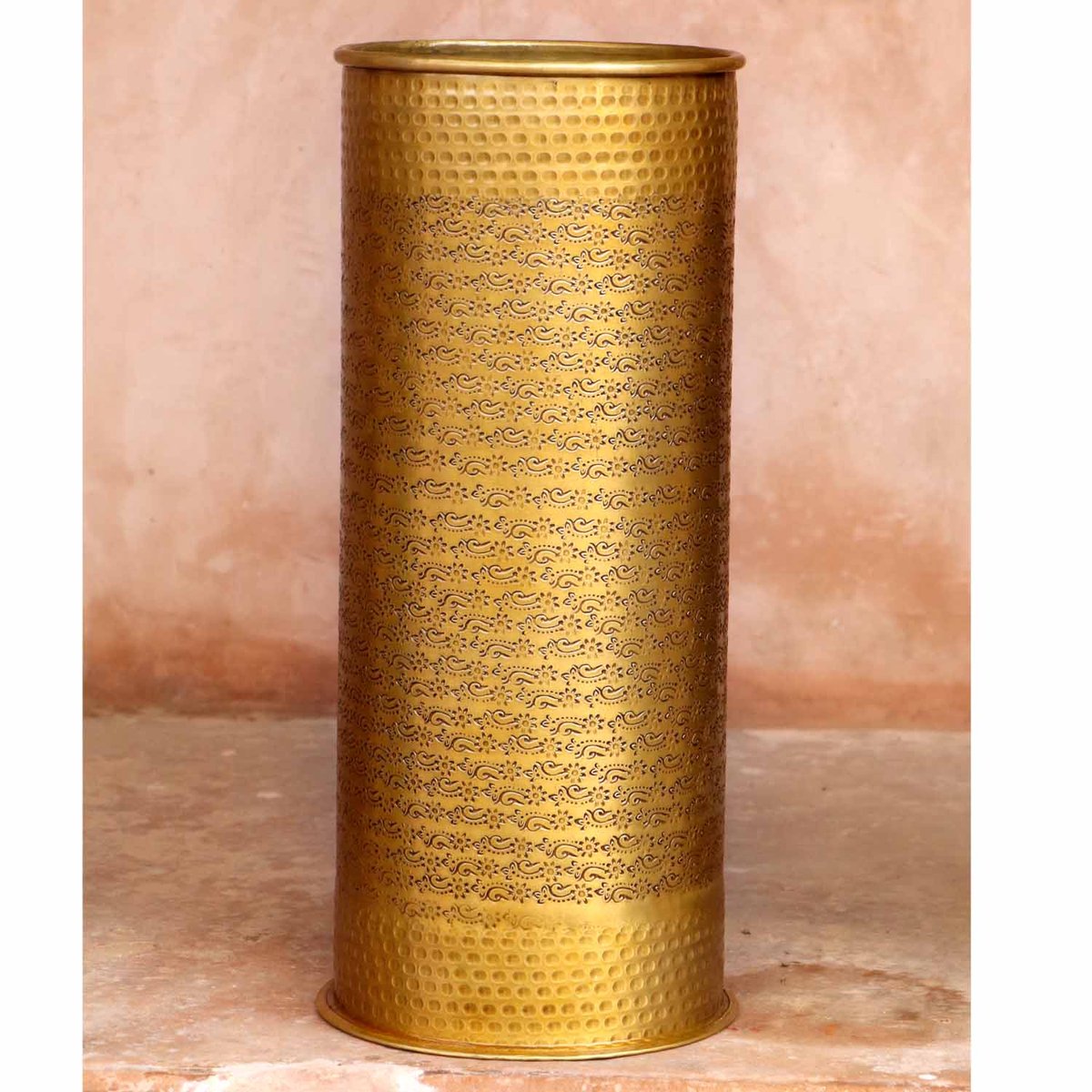 Oosterse paraplubak – Gehamerd aluminium – Antiek messing – Ø 21 × 50 cm