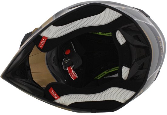 Intérieur d'un casque tout-terrain avec doublure blanche et languettes "PULL".