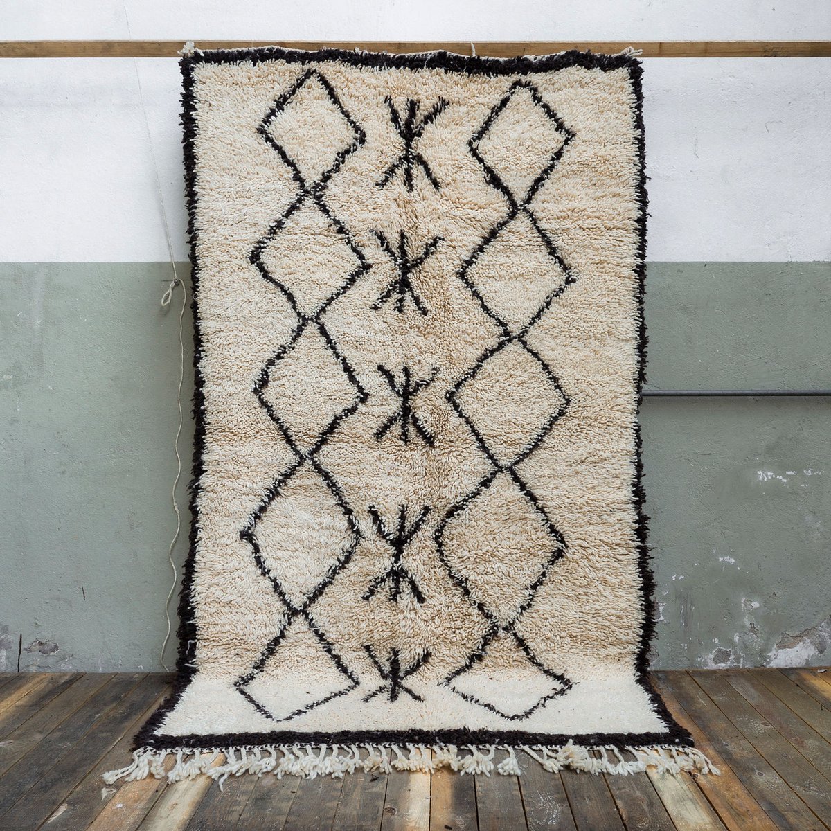 Marokkaans Beni Ouarain vloerkleed – Handgeweven tapijt van 100% wol – 146 × 243 cm – BN2200