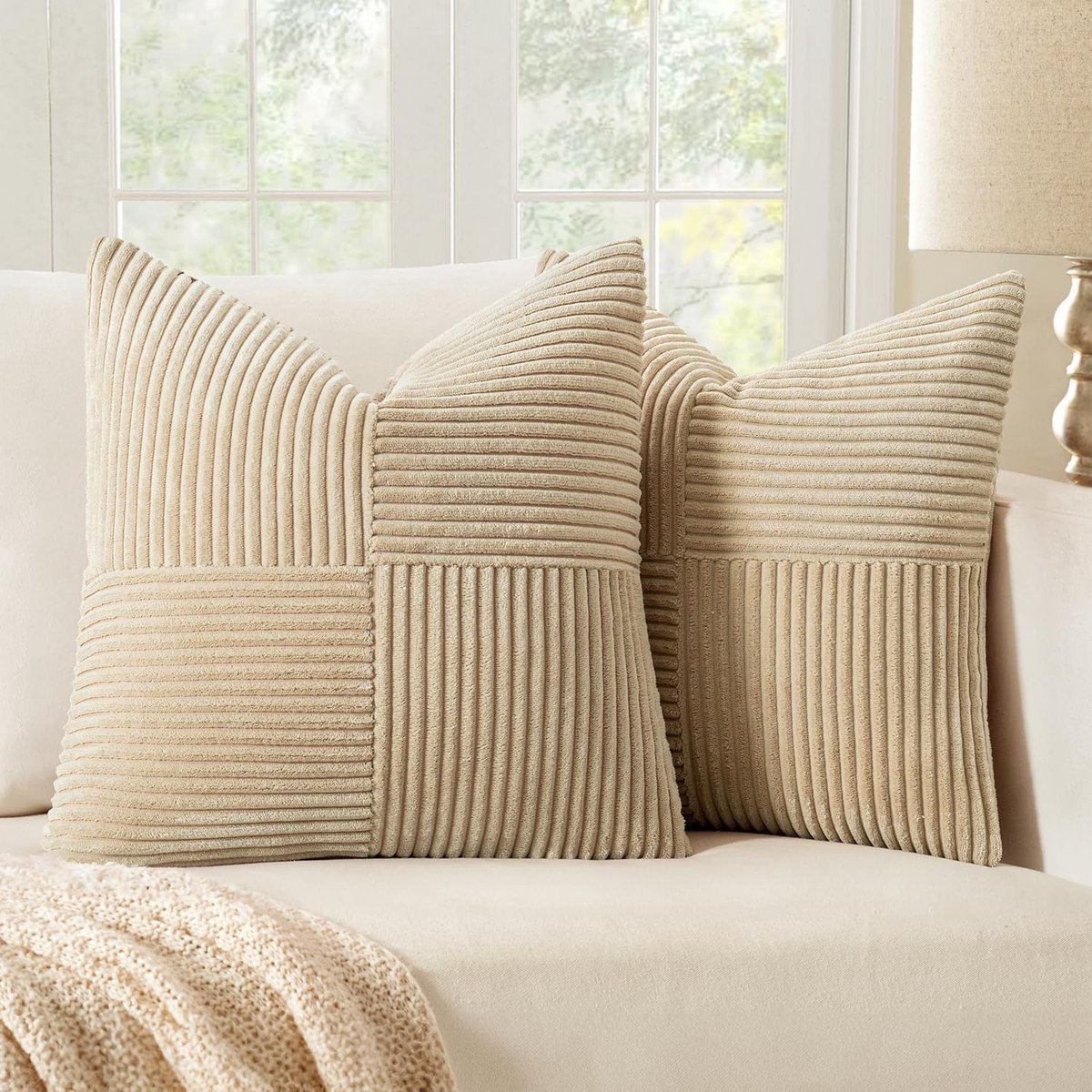 SnelShoppen - Set van 2 Corduroy Velvet Kussenhoezen 45x45 cm Beige - Zachte Decoratieve Kussens voor Sofa en Slaapkamer - Modern en Duurzaam