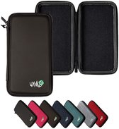 Zwart WYNGS hoesje, open en gesloten, met zes kleinere hoesjes in diverse kleuren.