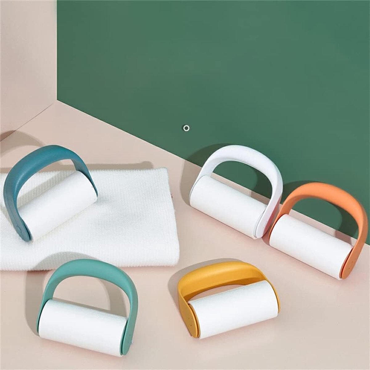 Huisdier Ontharingsroller - Pluisverwijderaar Kleding - Snel Kleding Reinigen - Afneembare Stickerlaag - 11x10.7x3cm - Geel