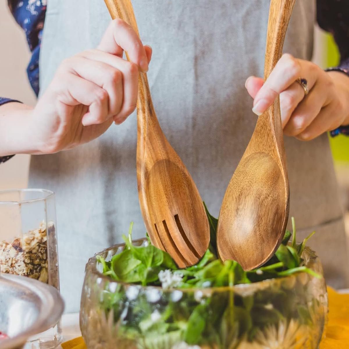 2 stuk(s) saladelepels hout, houten saladebeslag houten lepel, teak houten lepel, serveerlepel salade houten bestek lange greep (26 cm/maat L)