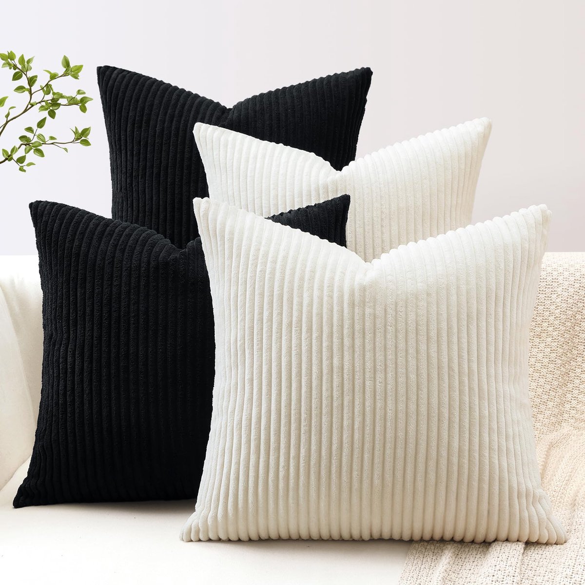 Omgoods - Set van 4 Corduroy Kussenhoezen 40 x 40 cm in Cream, Wit en Zwart