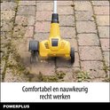 Gele onkruidverwijderaar met twee wielen die mos van stenen verwijdert.