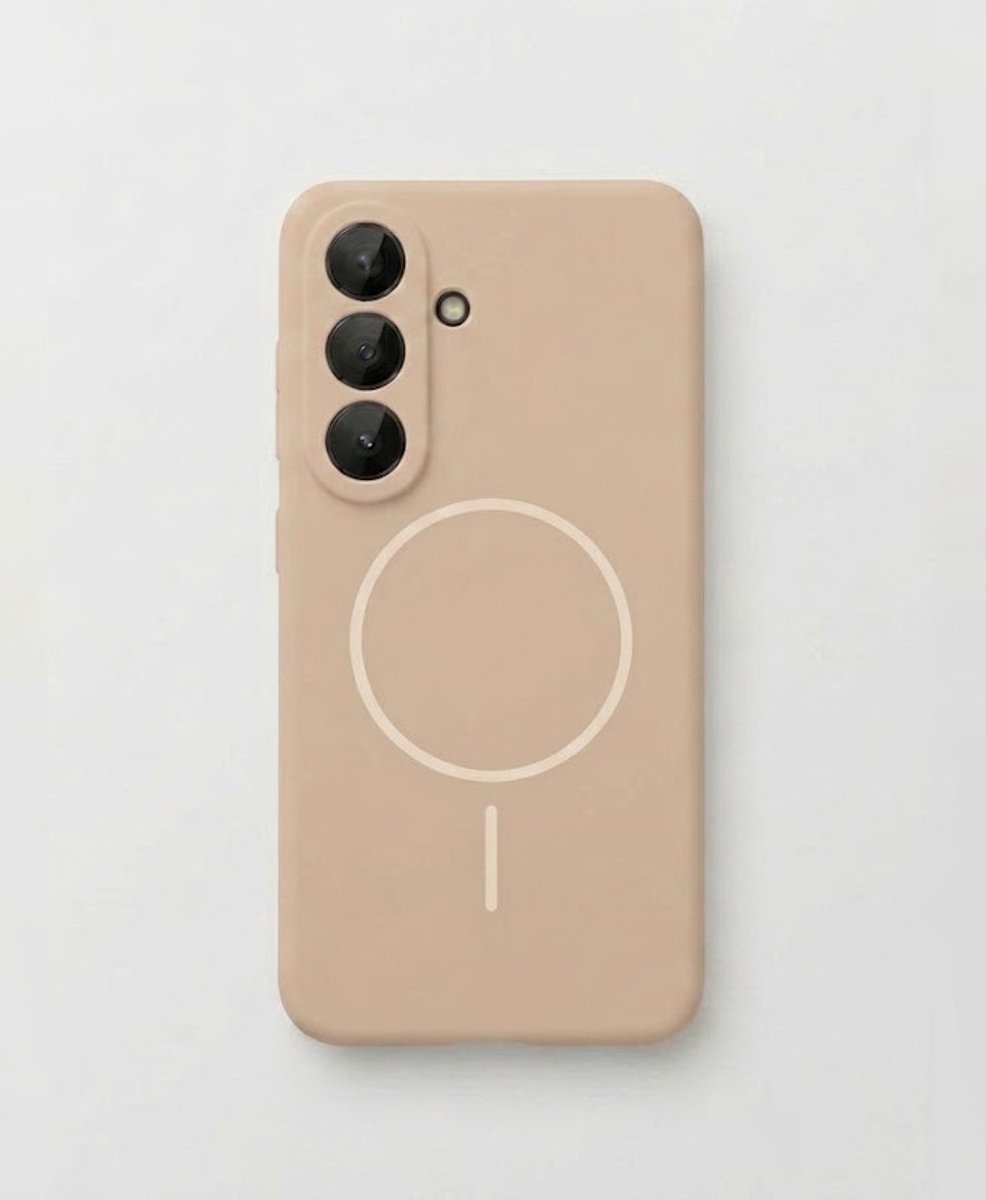 Casemania Hoesje Geschikt voor Samsung Galaxy S26 - Beige - Zachte Liquid Siliconen Back Cover - Geschikt voor MagSafe - Telefoonhoesje met Volledige Camera Bescherming
