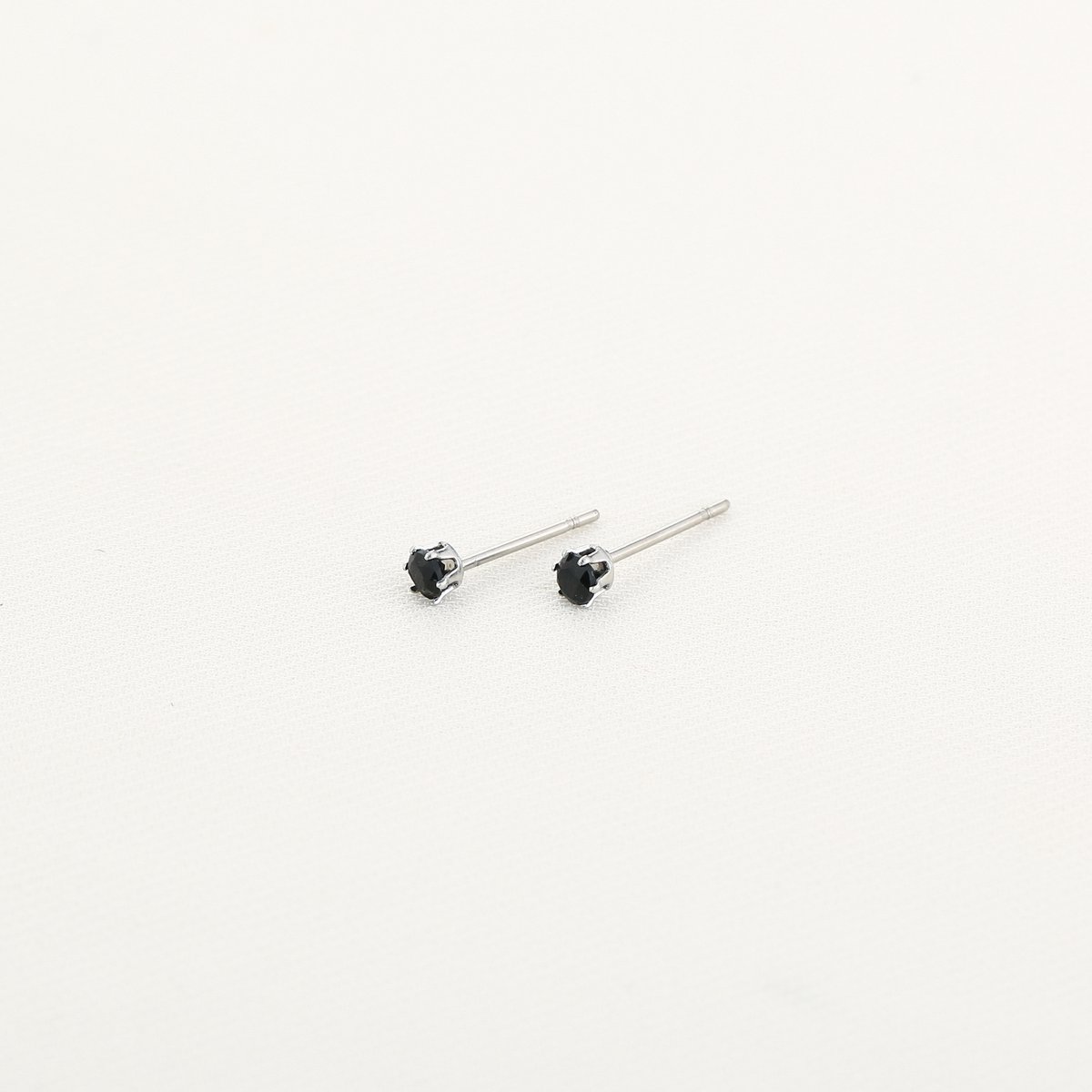 Stainless Steel Oorknopjes met Steentje – Minimalistische & Stoere Oorstekers - RVS - Zwart/Zilver