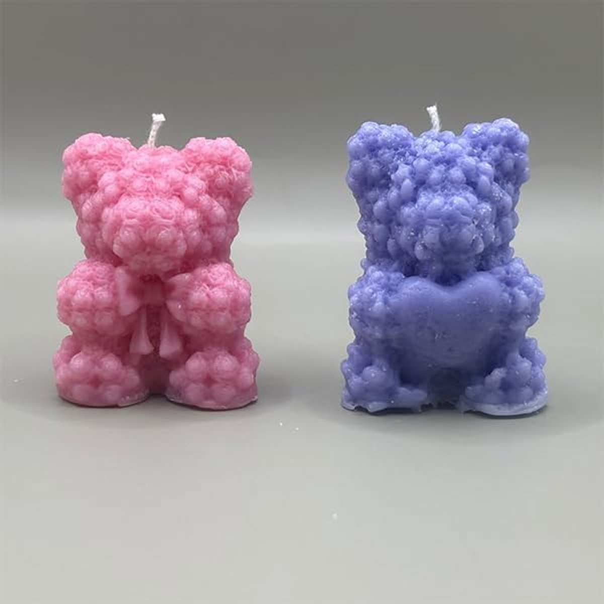 Love Handgemaakte Geurkaarsen Set – 2x Romantische Teddybeer Kaars met Bloemen en Hart – Vanille Geur – 8 Uur Brandtijd – Perfect Cadeau & Decoratie