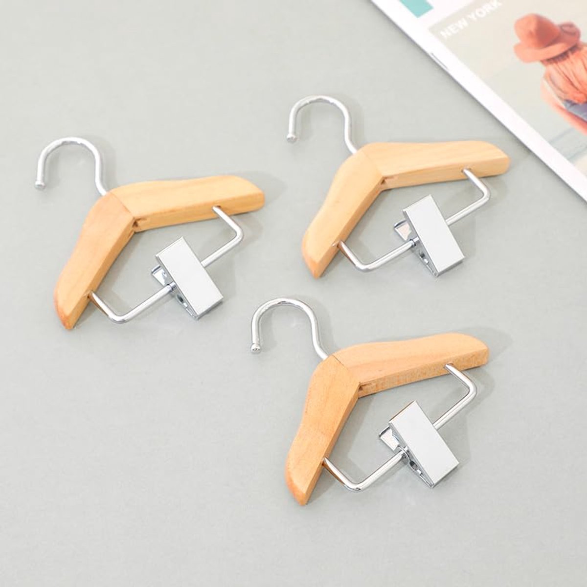 Namajunas - 3 massief houten mini kleerhangers voor huisdieren - Houten kleerhangers met kleine knijpers - Voor huisdieren kleding - Ruimte besparend - Geschikt voor kleine dieren zoals kittens en puppy's - perfecte cadeau voor huisdier liefhebbers