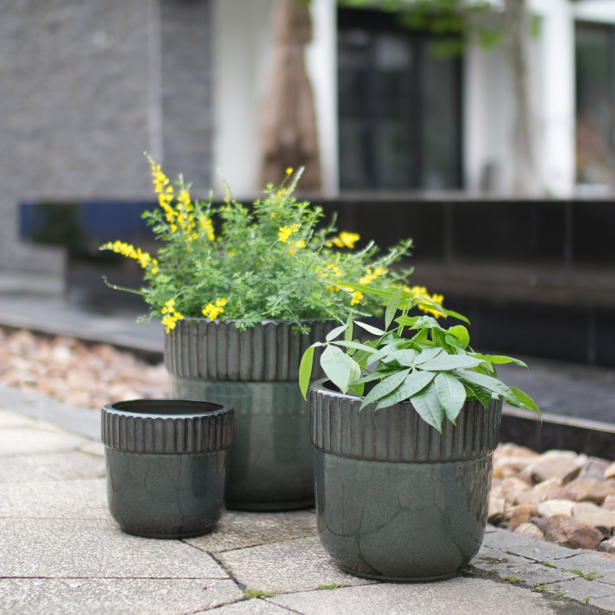 DESMIU Bloempot Rond 30,5 Cm Handgemaakt Keramiek Glanzend Donkergroen Met Verticale Geribbelde Rand Voor Binnen En Buiten Vorstbestendig