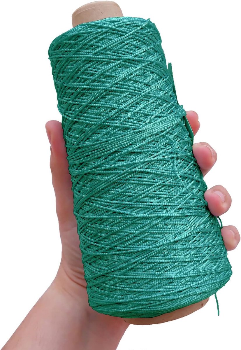 = Cuquillo Kegel. Draad Voor Tricot en Haken. Samenstelling Rayon 100%. 1 Conus van 200 Gram en 600 Meter - (Aquamarijn)