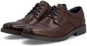 Paar bruine leren Rieker veterschoenen met cap-toe en donkerblauwe veters.