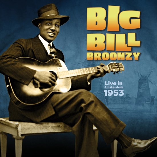 Big Bill Broonzy met gitaar in pak en hoed, Live in Amsterdam 1953.