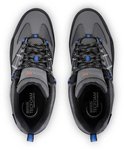 Bovenkant van grijze wandelschoenen met veters en blauwe lusjes. Regatta & Isolerende tekst.