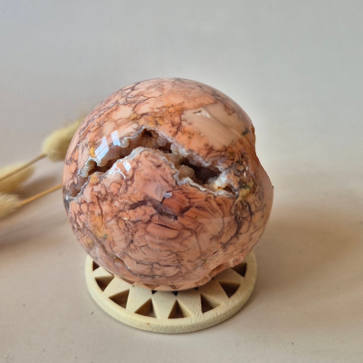 Kristallen Edelsteen Druzy Petal Agate bol 65mm – Uniek kunstwerkje van Moeder Aarde