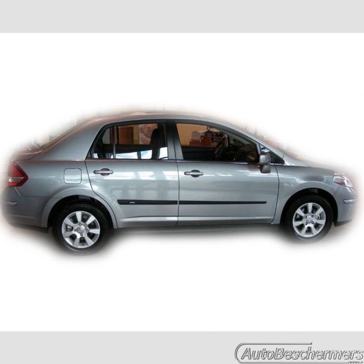 Stootlijsten set zwart voor Nissan Tiida 2004-2010. De stootstrips zijn zelfklevend. Set a 4 stuks (#0014)