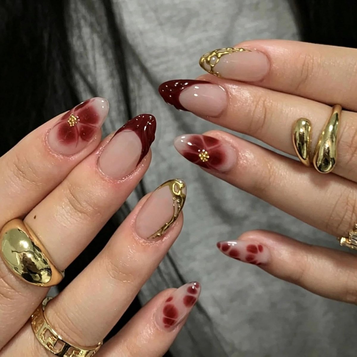 24 stuks rode Franse tip, korte amandelvormige kunstnagels met 3D gouden strepen design, bloemen press-on nagels, amandelvormige acrylnageltips om op te plakken, voor vrouwen, cadeau