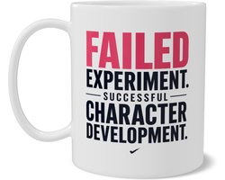 Mok met Grappige Wetenschap Quote Failed Experiment Successful Character Development Cadeau voor PhD Student, Onderzoeker en Laborant Koffiemok voor Bureau Dubbelzijdige Print Wit met Oudroze Accent